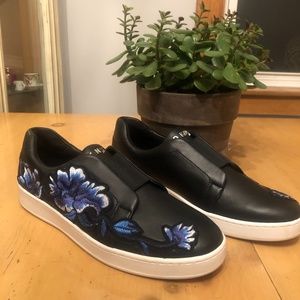 DKNY Bobbi Embroidered Floral Slip On Sneakers